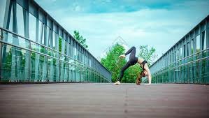 川超自贡队提前出线，奥运冠军高敏献花，全队坐摩托车巡游